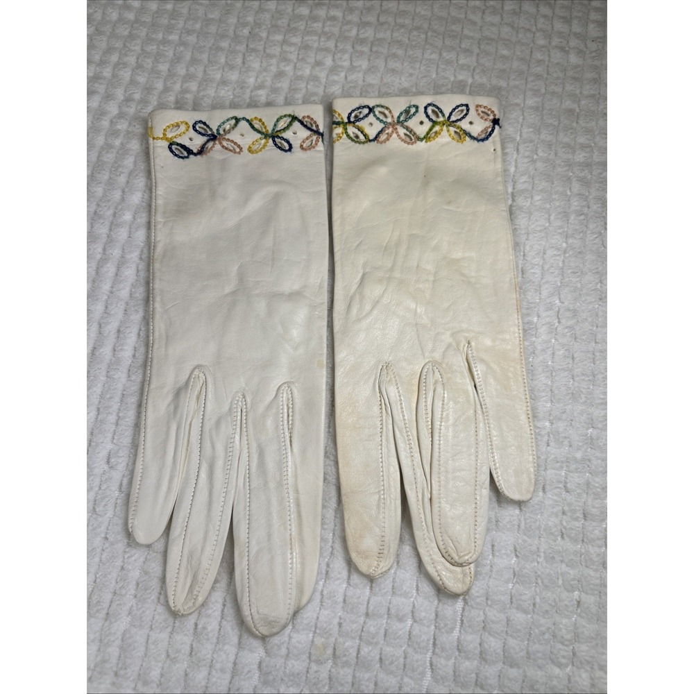 Vintage Ladies Gloves White Kid Leather Embroidered Wrist Size 7